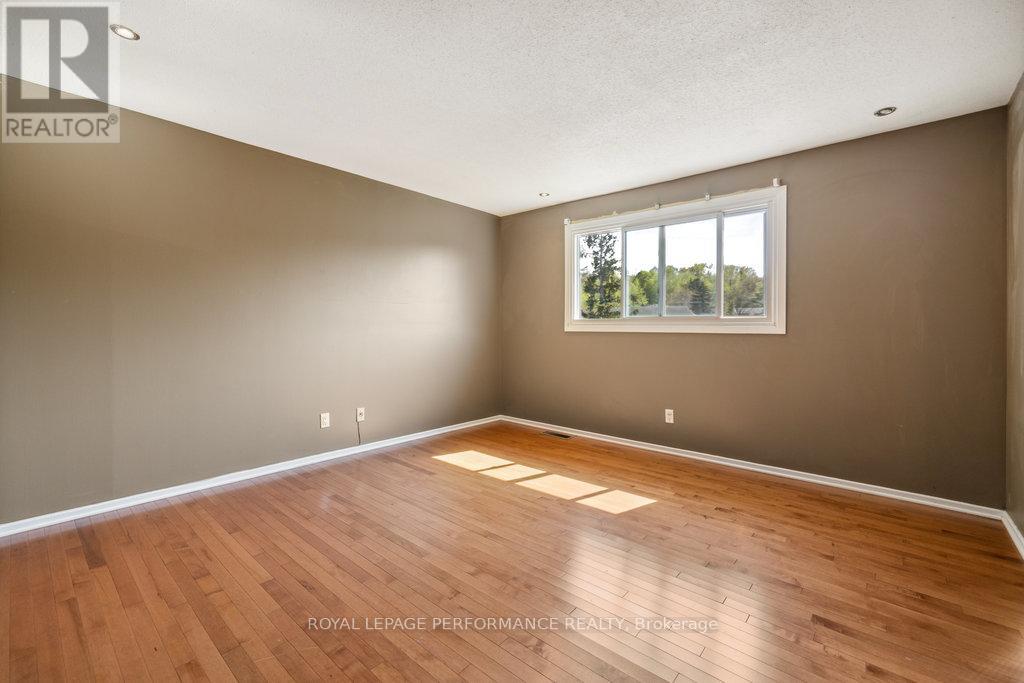 2045 Deerhurst Court, Ottawa, Ontario K1J 8H2 - Photo 31 - X12587136