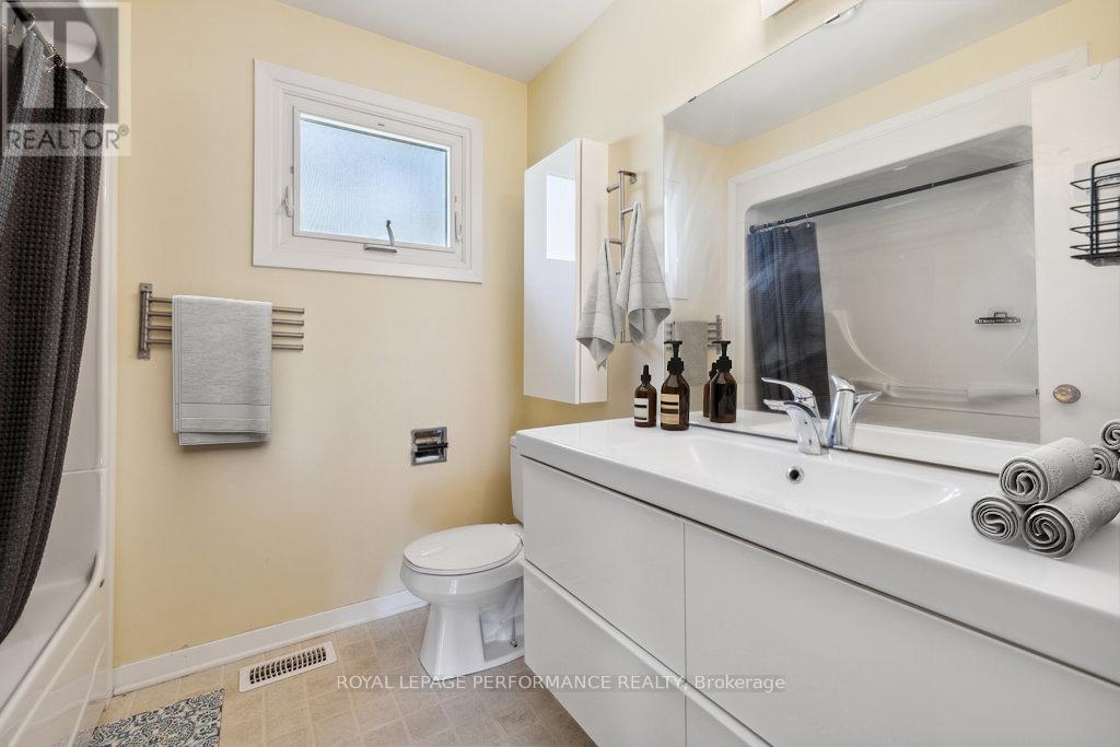 2045 Deerhurst Court, Ottawa, Ontario K1J 8H2 - Photo 41 - X12587136