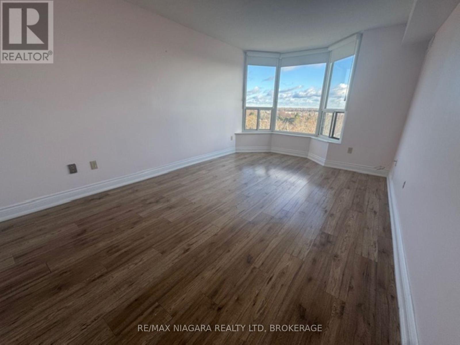 911 - 81 Scott Street, St. Catharines, Ontario  L2N 7L5 - Photo 11 - X12385382