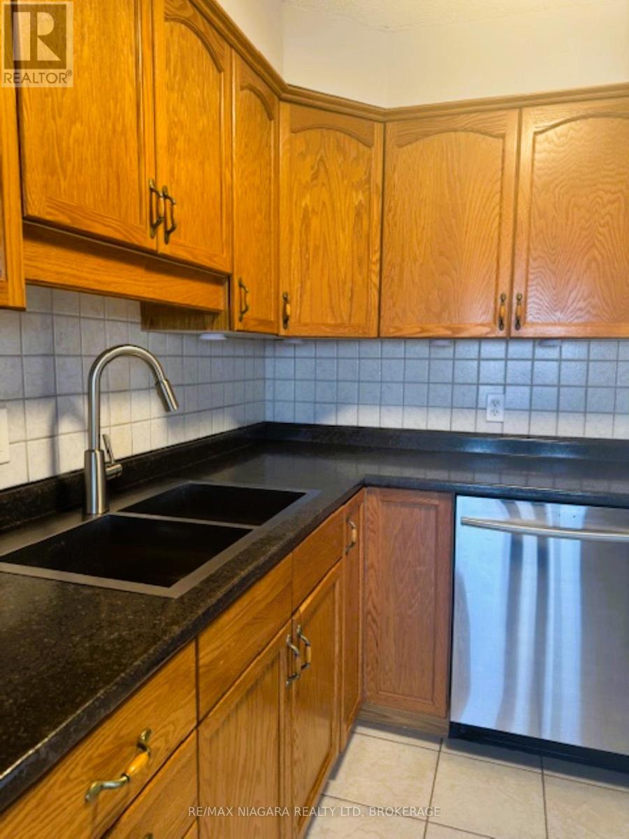 911 - 81 Scott Street, St. Catharines, Ontario  L2N 7L5 - Photo 9 - X12385382