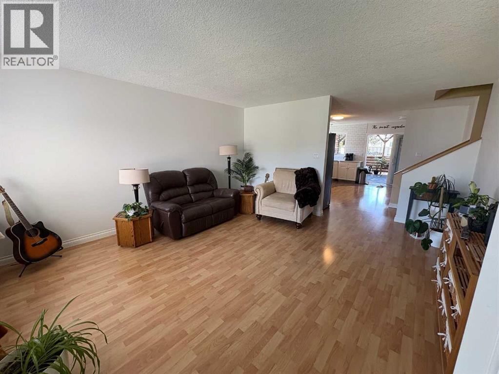 167 Mt Rundle Road W, Lethbridge, Alberta  T1K 7G1 - Photo 4 - A2264578