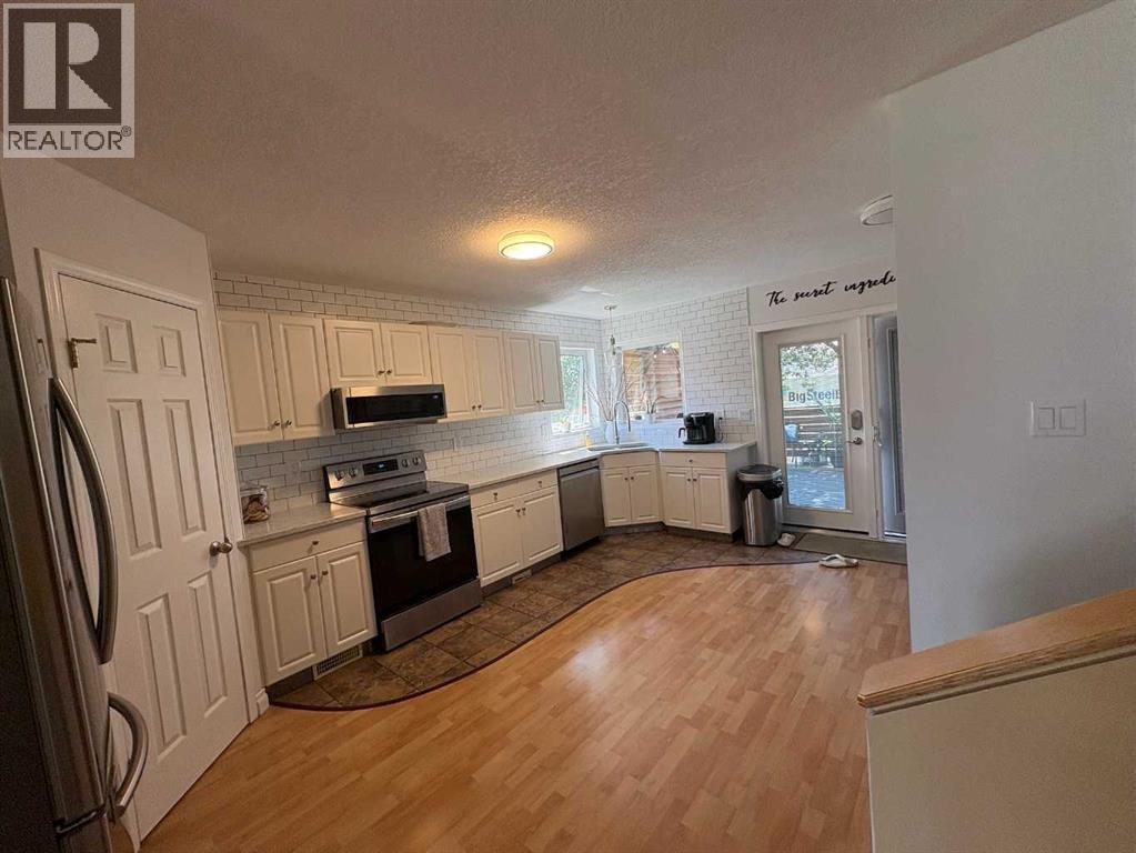 167 Mt Rundle Road W, Lethbridge, Alberta  T1K 7G1 - Photo 5 - A2264578