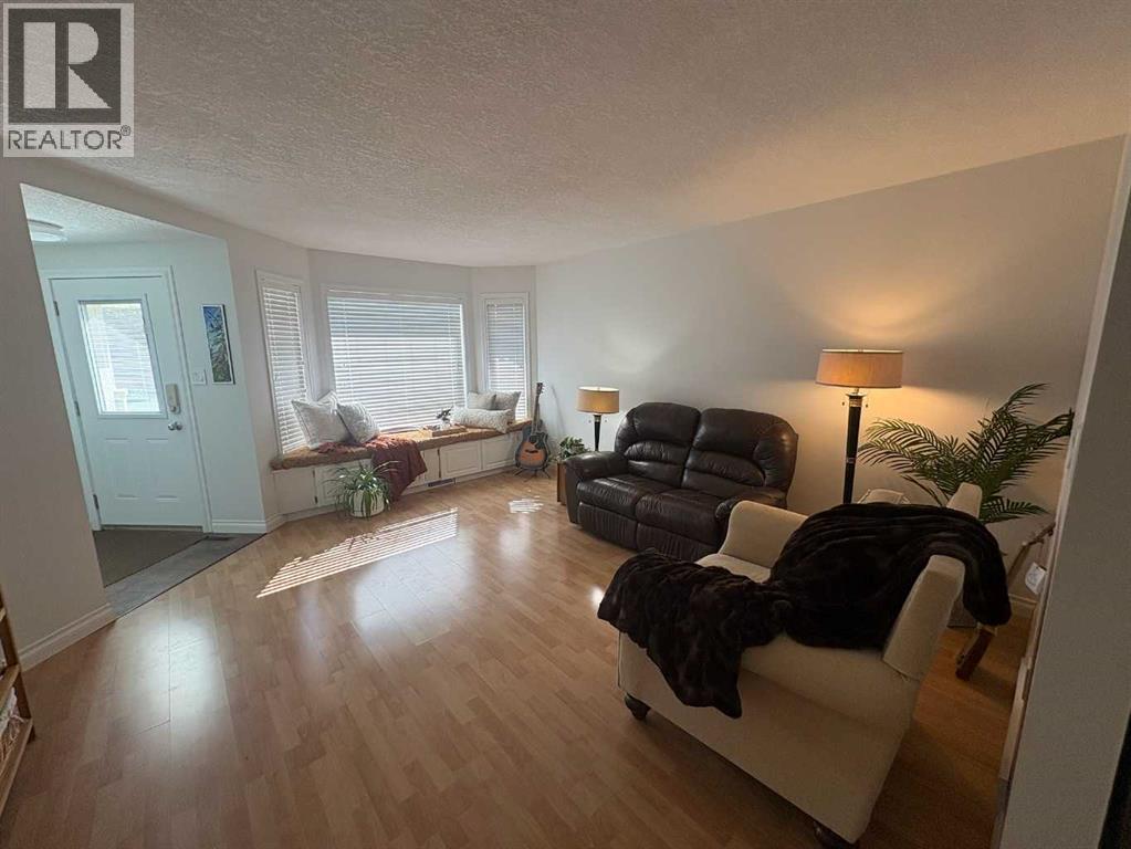 167 Mt Rundle Road W, Lethbridge, Alberta  T1K 7G1 - Photo 3 - A2264578