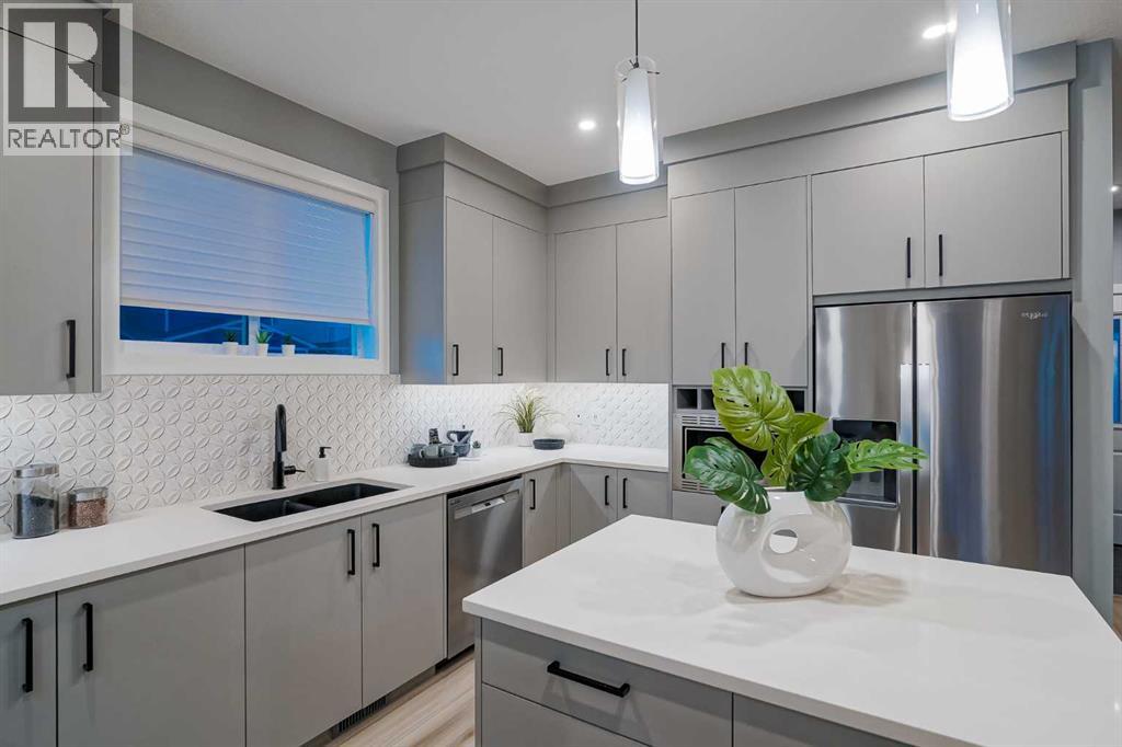 957 West Lakeview Drive, Chestermere, Alberta  T1X 2N3 - Photo 12 - A2272054