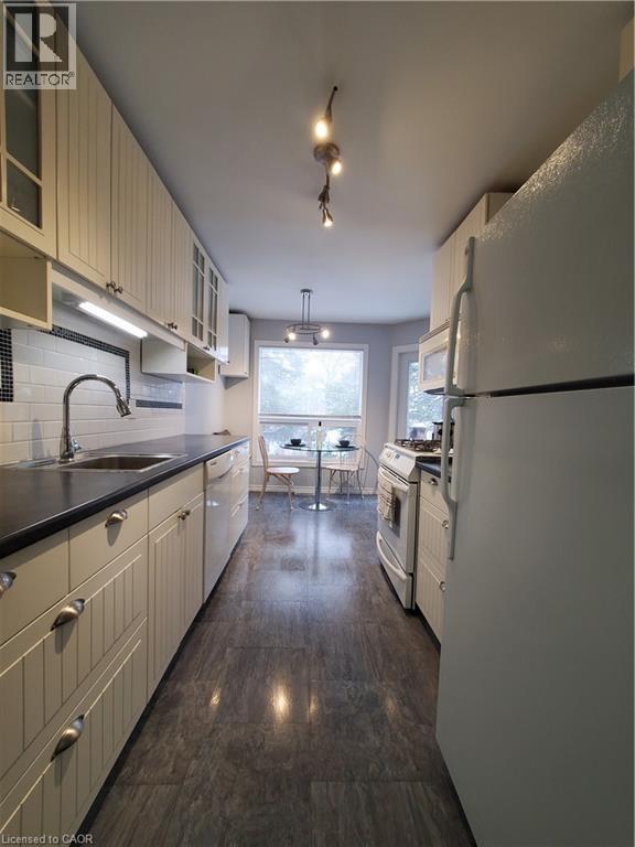 210 Highland Crescent Unit# 19, Kitchener, Ontario  N2M 5H7 - Photo 7 - 40791497