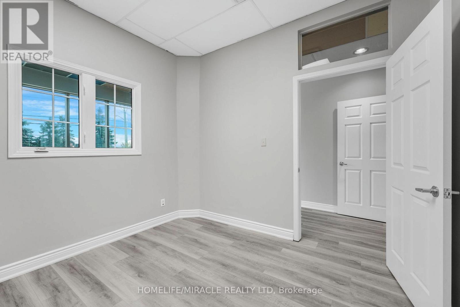 112 (Main Floor) - 2 Automatic Drive, Brampton (Gore Industrial North), Ontario  L6S 6K8 - Photo 10 - W12589662