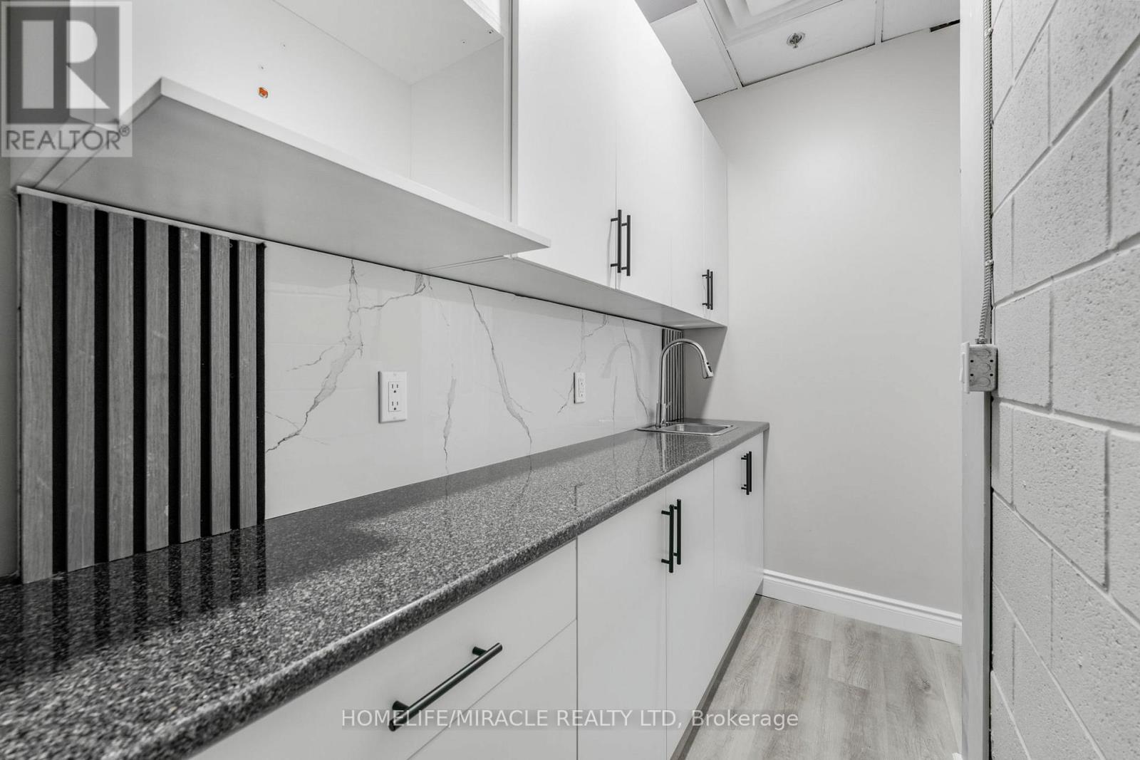 112 (Main Floor) - 2 Automatic Drive, Brampton (Gore Industrial North), Ontario  L6S 6K8 - Photo 16 - W12589662