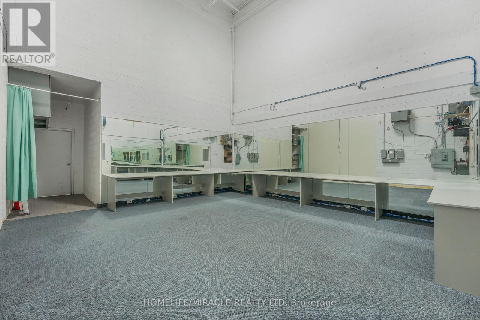 112 (Main Floor) - 2 Automatic Drive, Brampton (Gore Industrial North), Ontario  L6S 6K8 - Photo 27 - W12589662