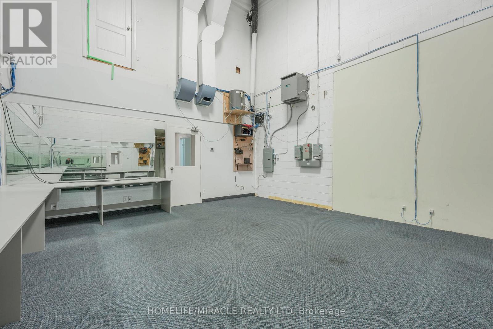 112 (Main Floor) - 2 Automatic Drive, Brampton (Gore Industrial North), Ontario  L6S 6K8 - Photo 29 - W12589662