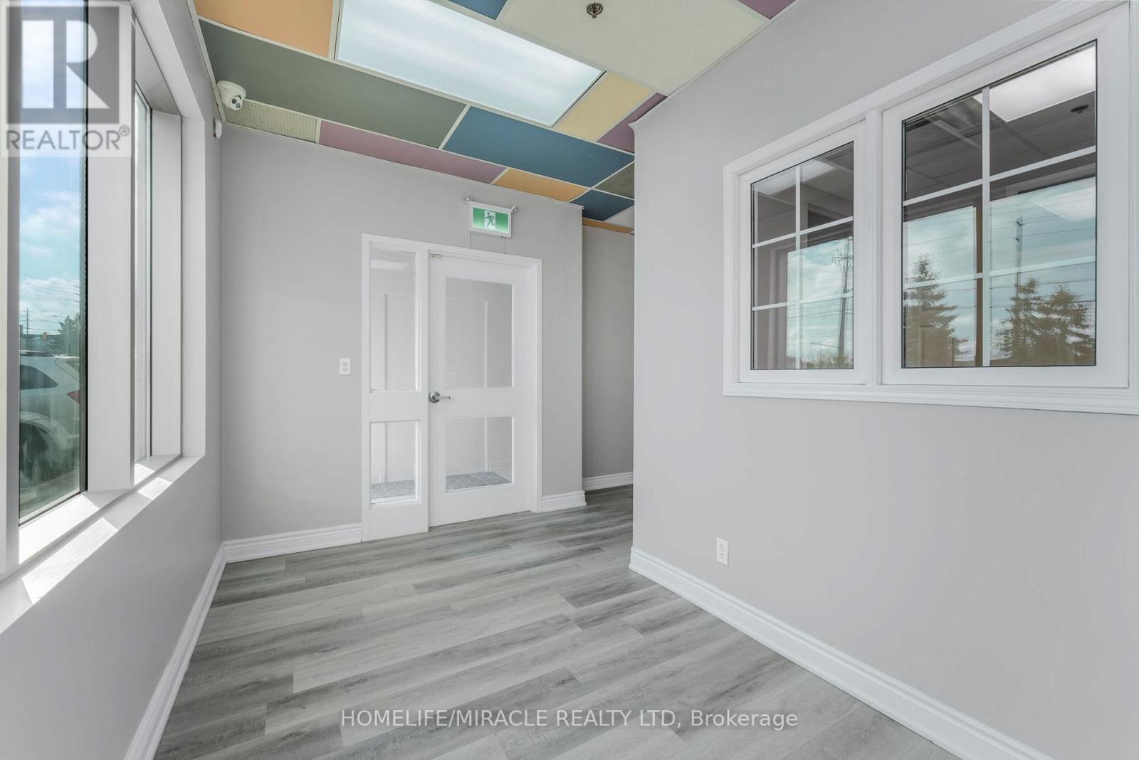 112 (Main Floor) - 2 Automatic Drive, Brampton (Gore Industrial North), Ontario  L6S 6K8 - Photo 9 - W12589662