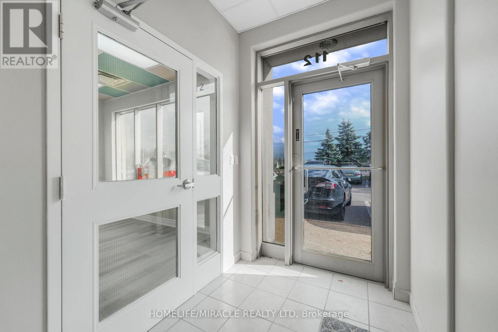 112 (Main Floor) - 2 Automatic Drive, Brampton (Gore Industrial North), Ontario  L6S 6K8 - Photo 5 - W12589662