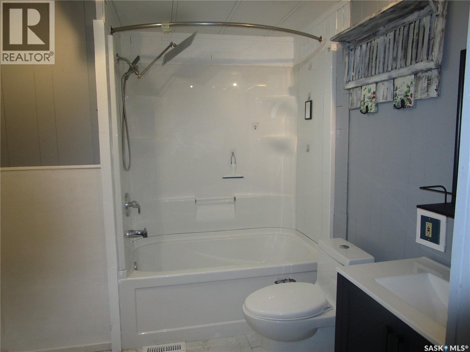 42 Sunrise Estates, Assiniboia, Saskatchewan  S0H 0B0 - Photo 8 - SK024977