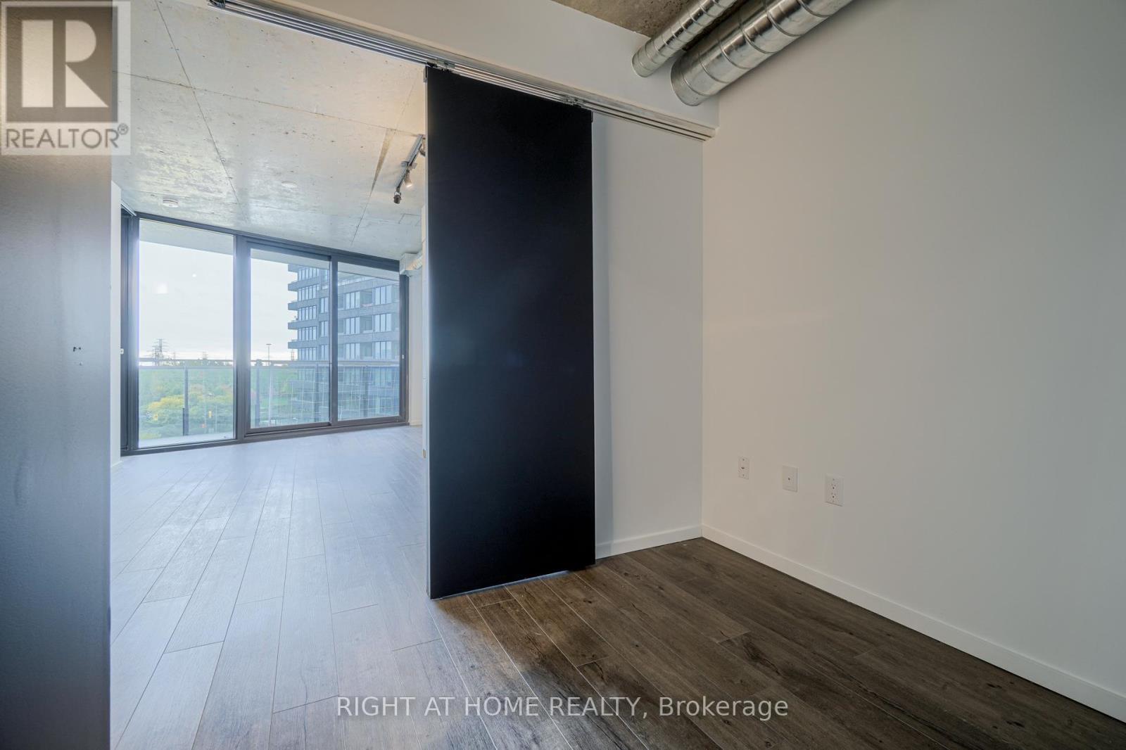 516 - 21 Lawren Harris Square, Toronto (Waterfront Communities), Ontario  M5A 0T4 - Photo 13 - C12590166