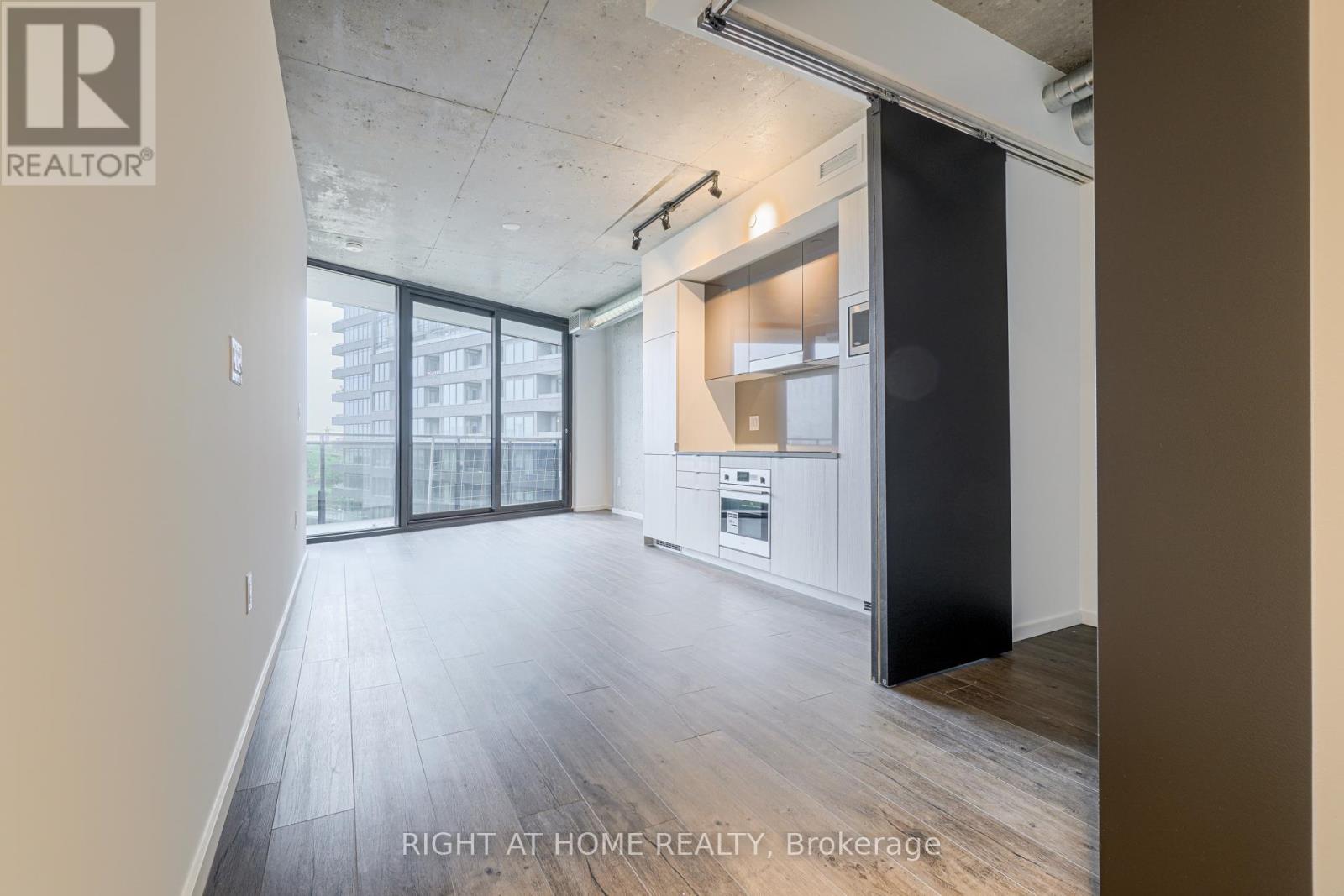 516 - 21 Lawren Harris Square, Toronto (Waterfront Communities), Ontario  M5A 0T4 - Photo 2 - C12590166