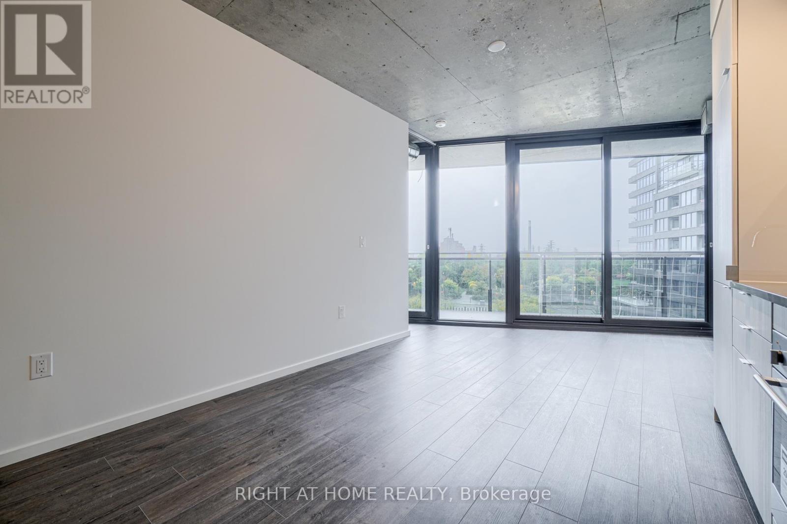 516 - 21 Lawren Harris Square, Toronto (Waterfront Communities), Ontario  M5A 0T4 - Photo 4 - C12590166