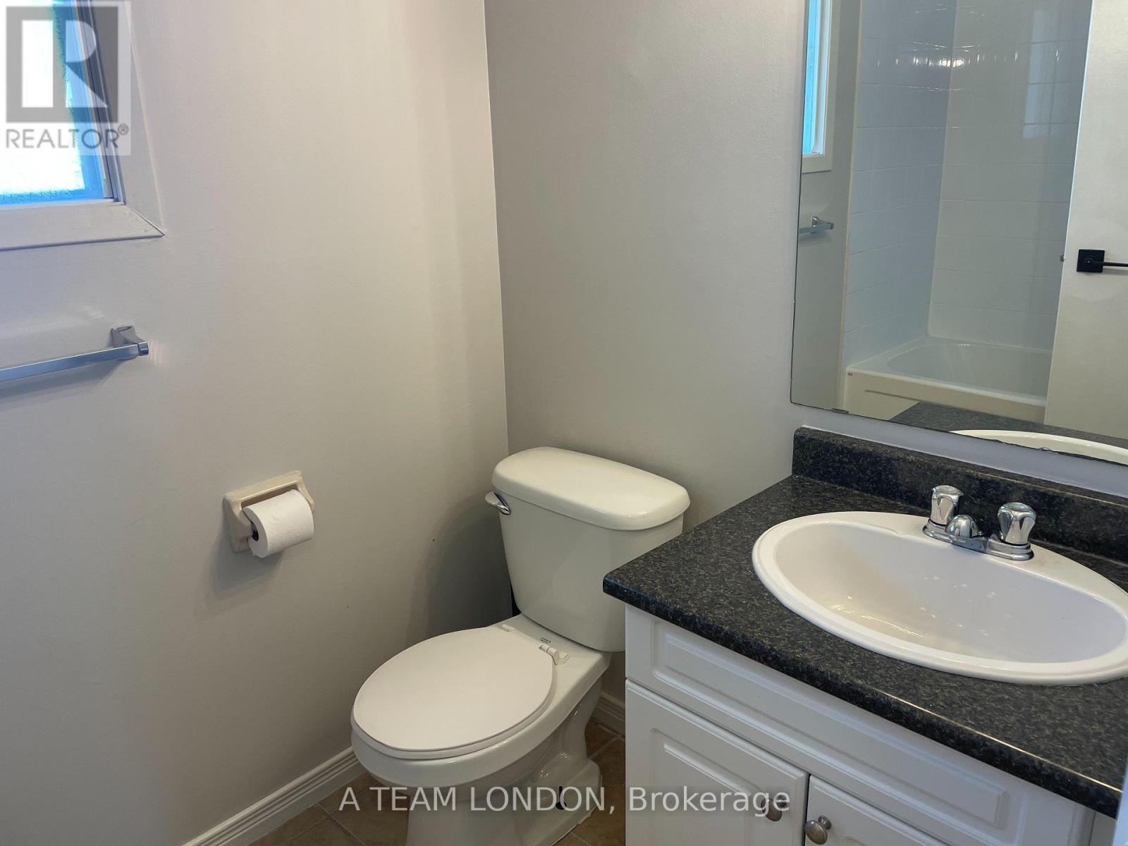 33 - 35 Waterman Avenue, London South, Ontario  N6C 5T7 - Photo 11 - X12347157