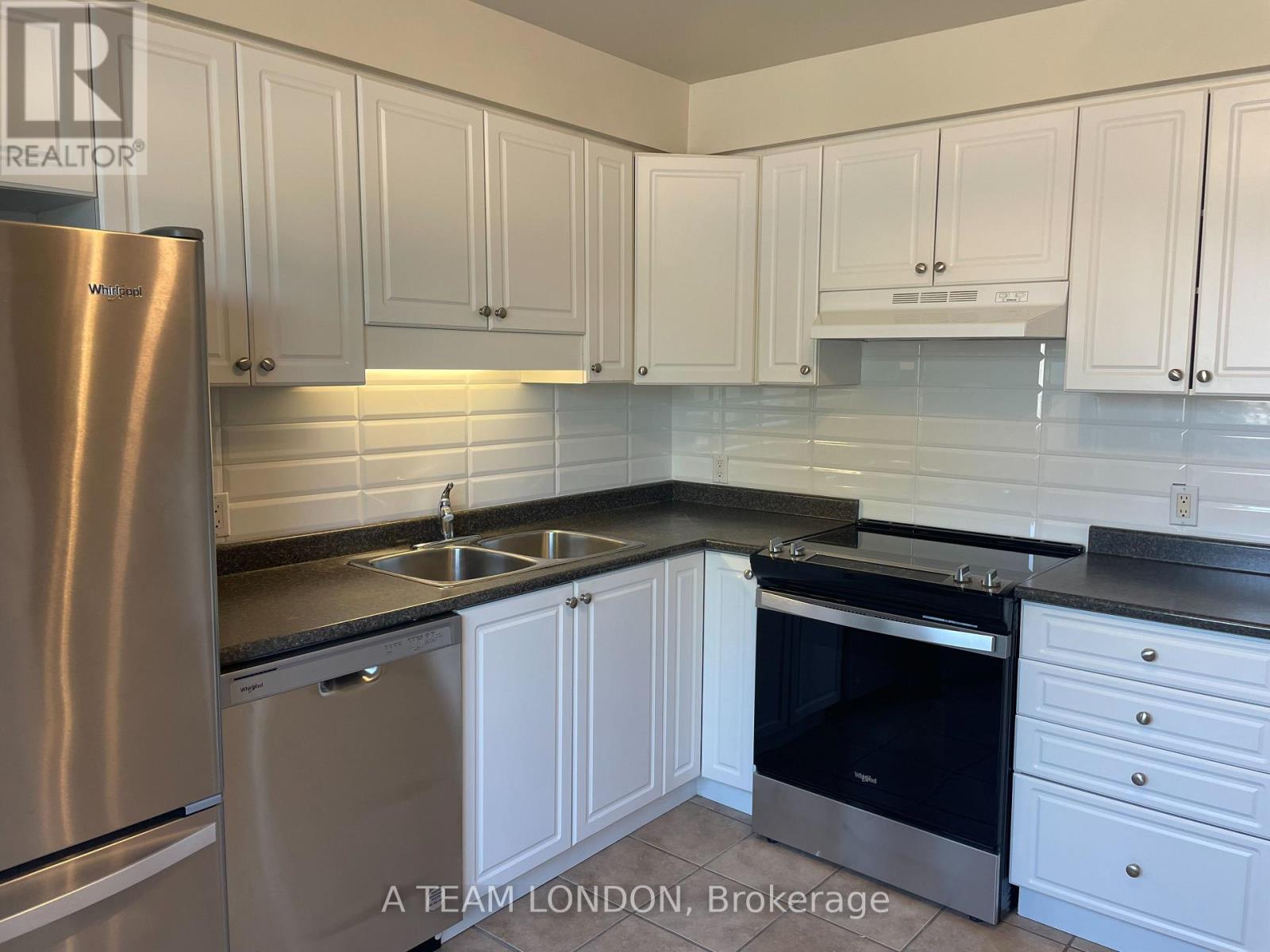 33 - 35 Waterman Avenue, London South, Ontario  N6C 5T7 - Photo 7 - X12347157