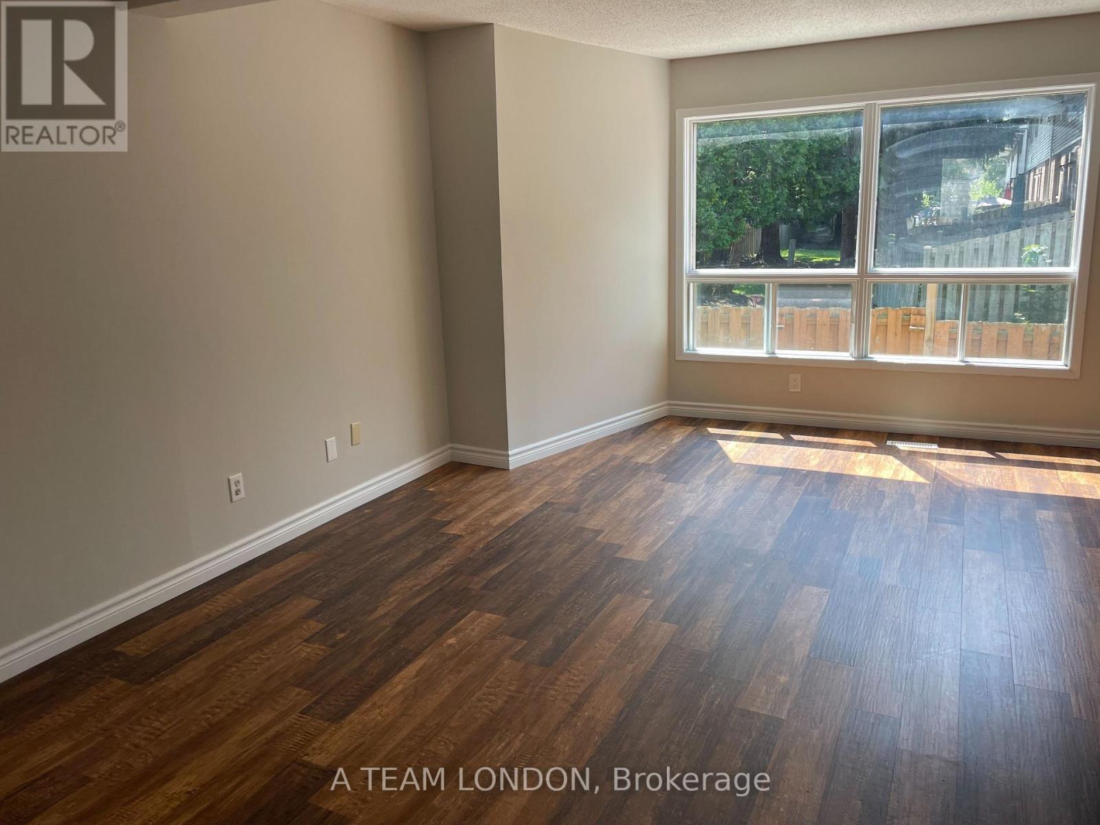 33 - 35 Waterman Avenue, London South, Ontario  N6C 5T7 - Photo 8 - X12347157