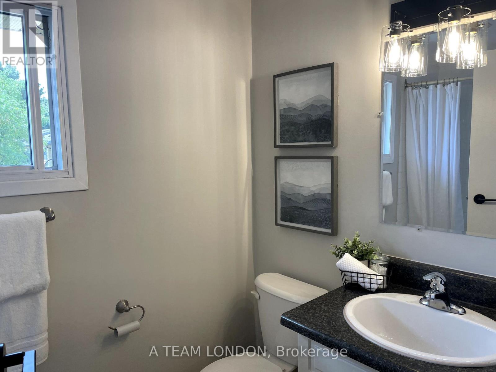 44 - 355 Sandringham Crescent, London South, Ontario N6C 5K3 - Photo 11 - X12434190