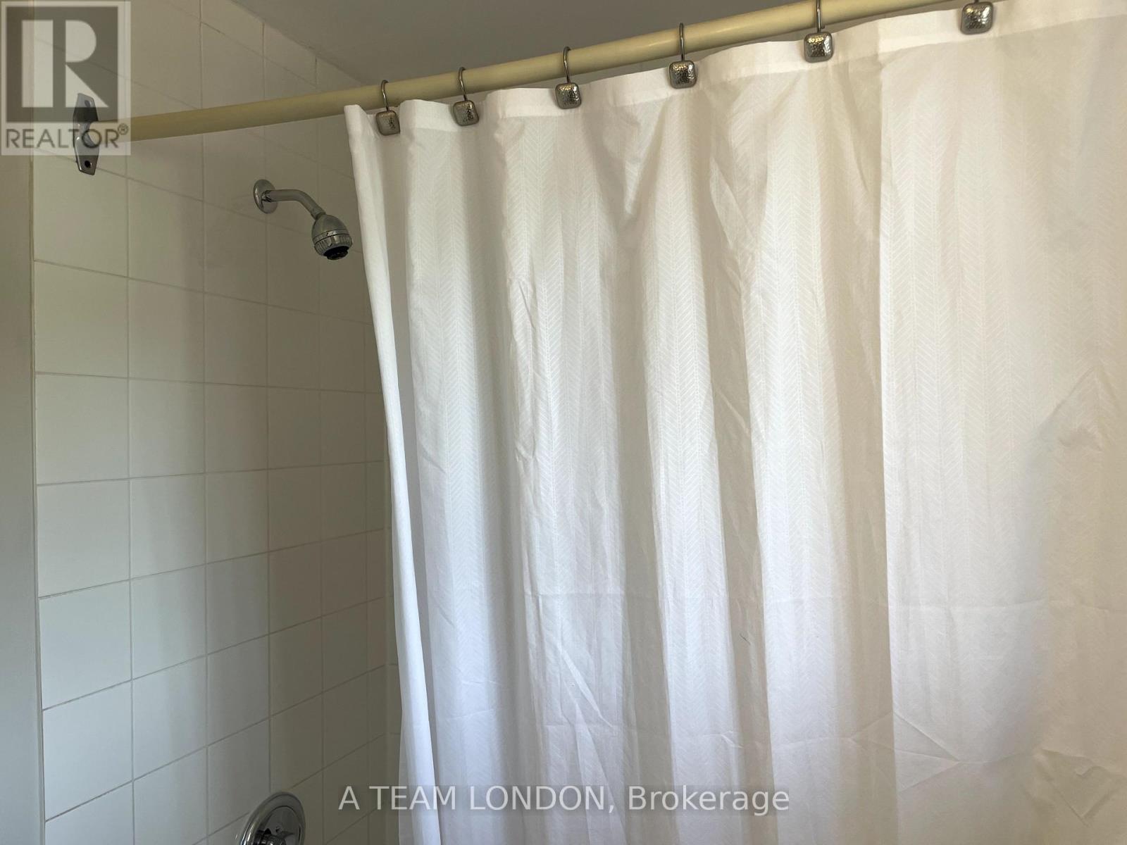 44 - 355 Sandringham Crescent, London South, Ontario N6C 5K3 - Photo 13 - X12434190