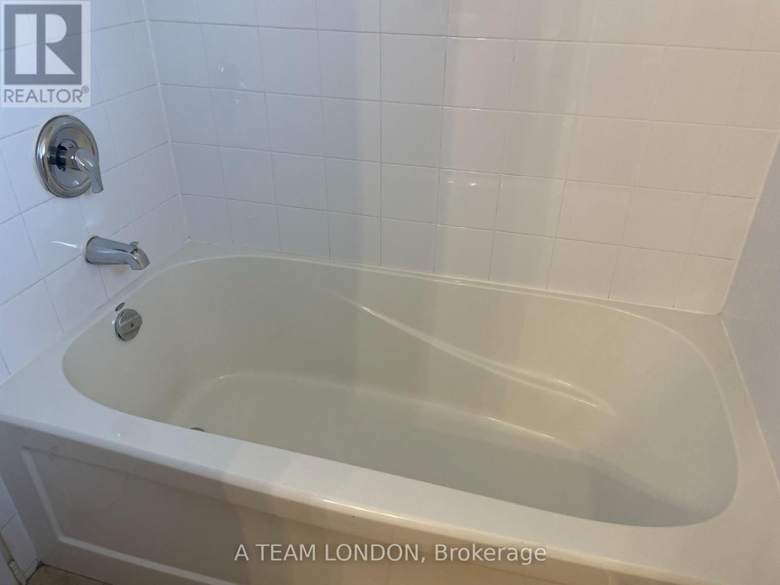 33 - 35 Waterman Avenue, London South, Ontario  N6C 5T7 - Photo 12 - X12347157