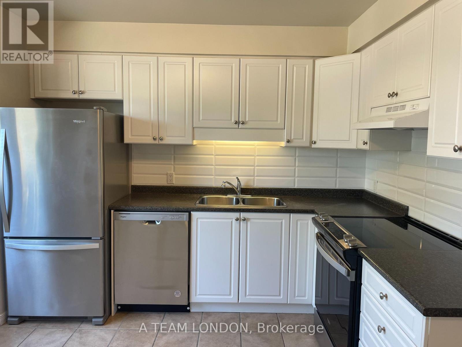 33 - 35 Waterman Avenue, London South, Ontario  N6C 5T7 - Photo 5 - X12347157