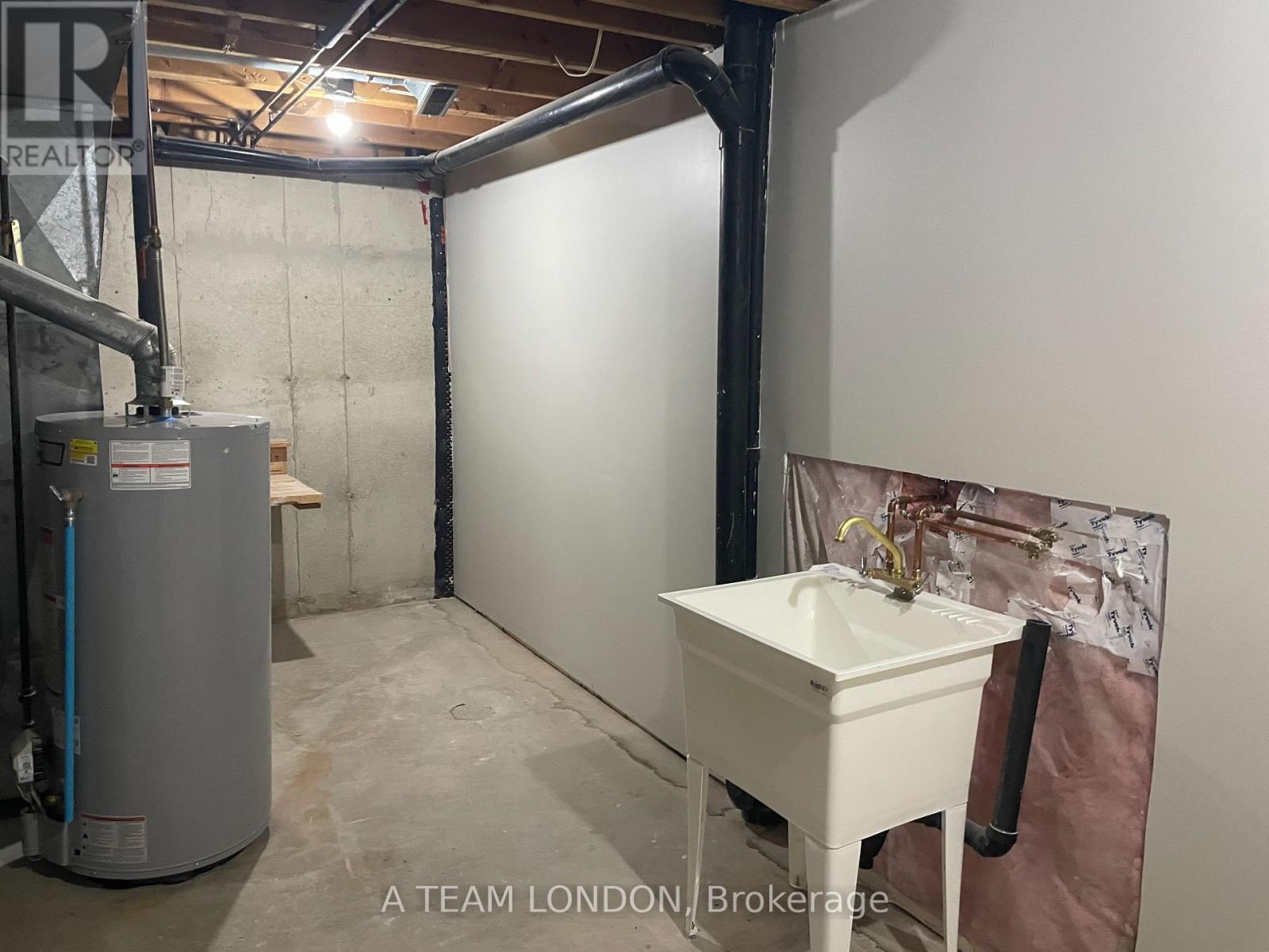 33 - 35 Waterman Avenue, London South, Ontario  N6C 5T7 - Photo 22 - X12347157