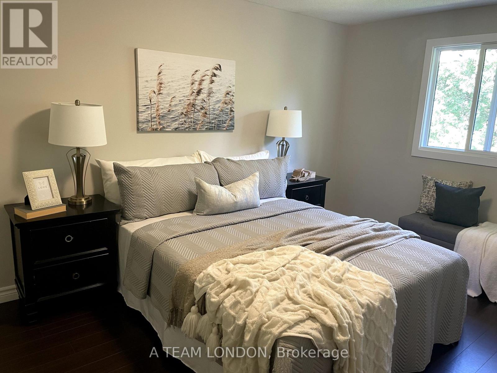 44 - 355 Sandringham Crescent, London South, Ontario N6C 5K3 - Photo 18 - X12434190