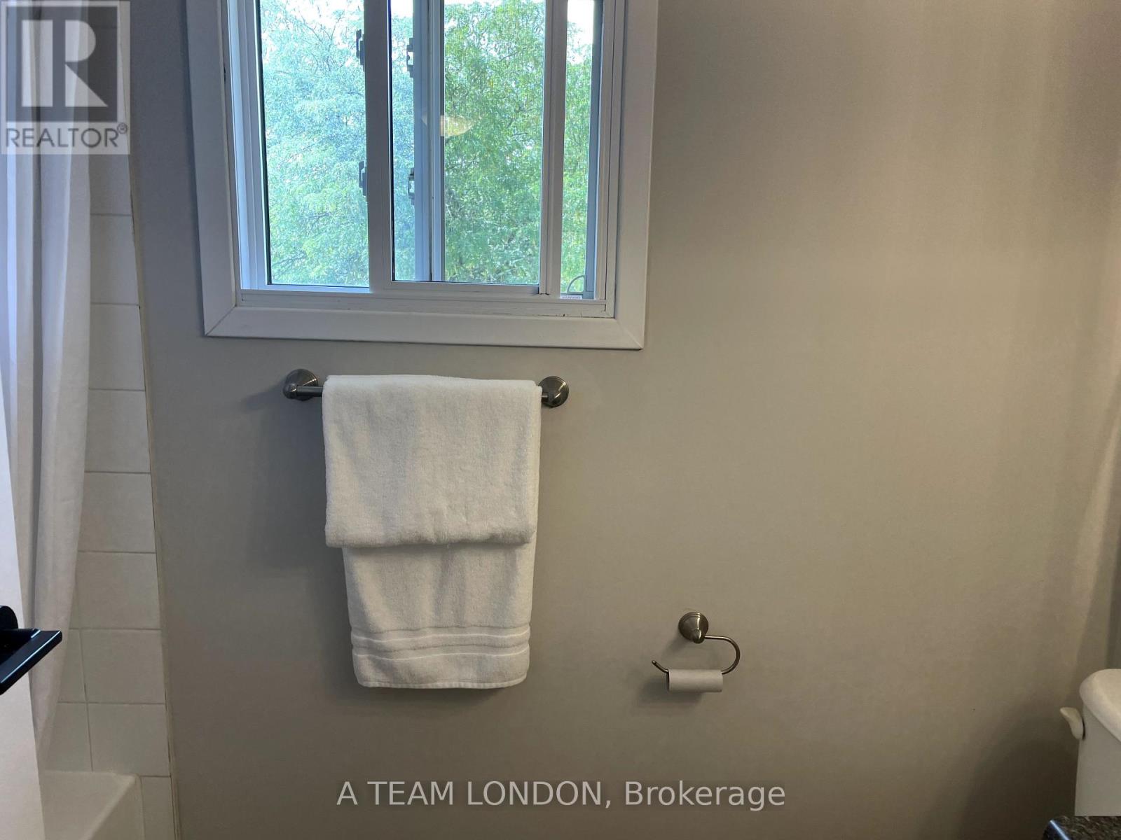 44 - 355 Sandringham Crescent, London South, Ontario N6C 5K3 - Photo 12 - X12434190