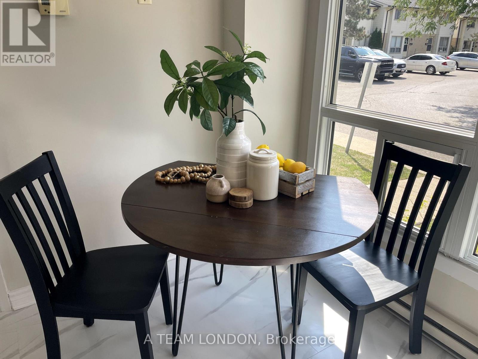 44 - 355 Sandringham Crescent, London South, Ontario N6C 5K3 - Photo 4 - X12434190