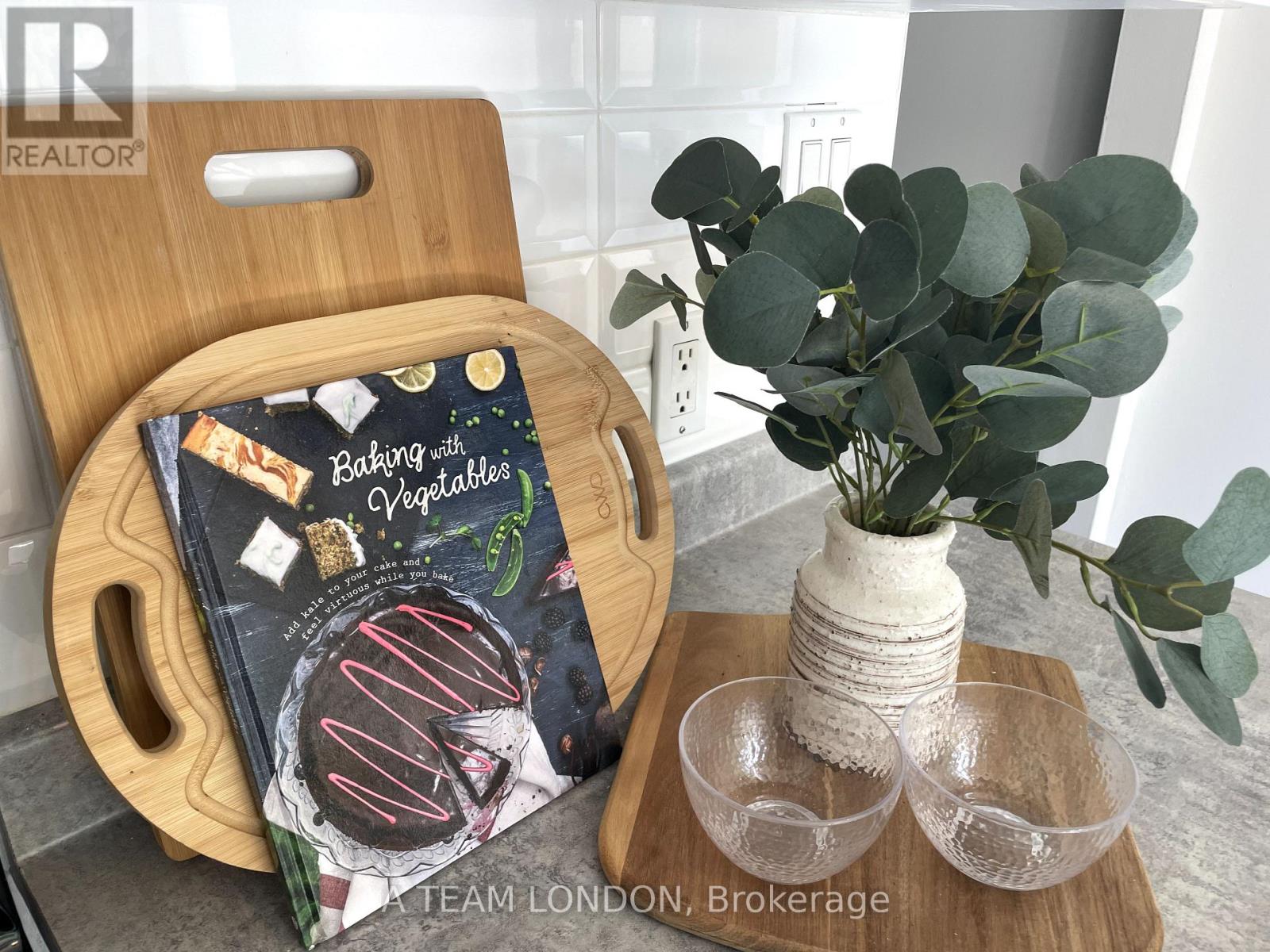 44 - 355 Sandringham Crescent, London South, Ontario N6C 5K3 - Photo 5 - X12434190