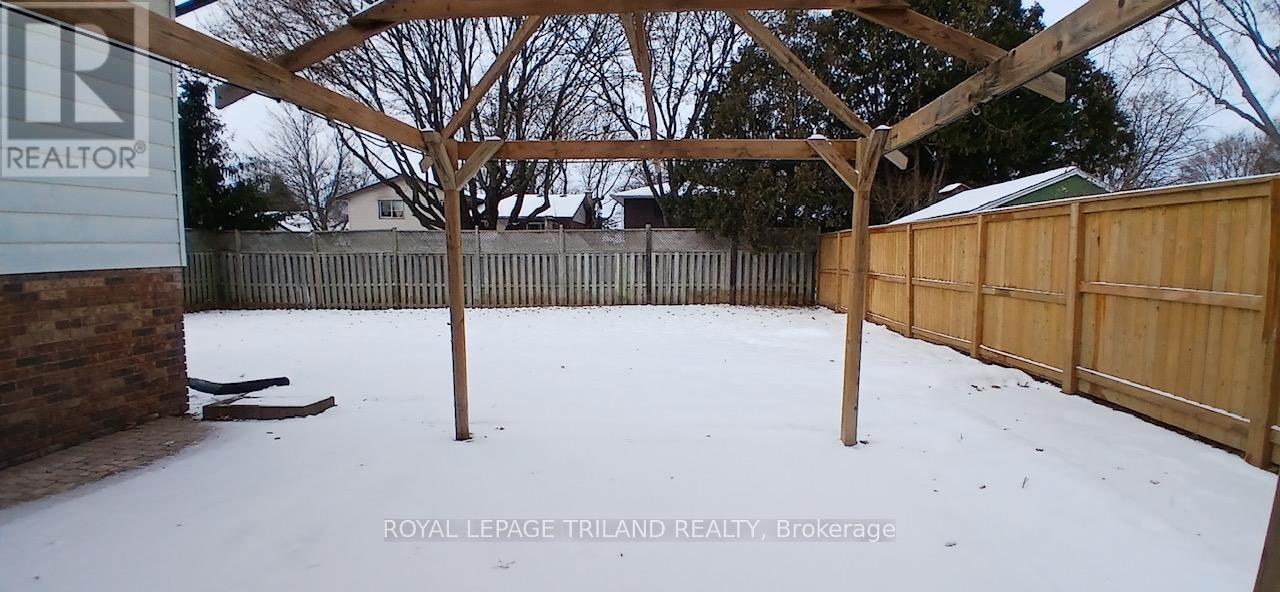 358 Helen Drive, Strathroy-Caradoc, Ontario  N7G 3M4 - Photo 45 - X12565522