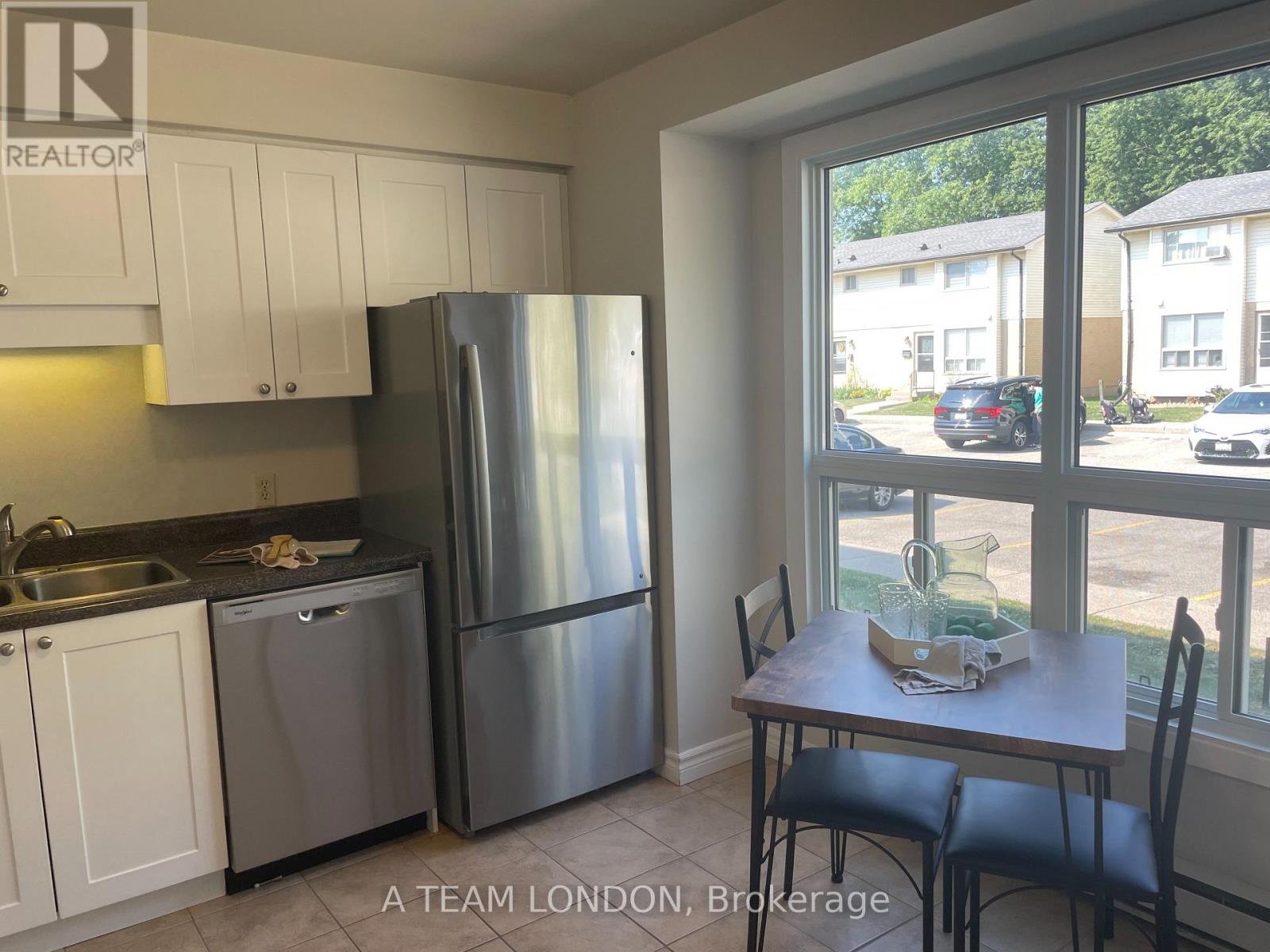 67 - 135 Belmont Drive, London South, Ontario N6J 4J3 - Photo 3 - X12434315