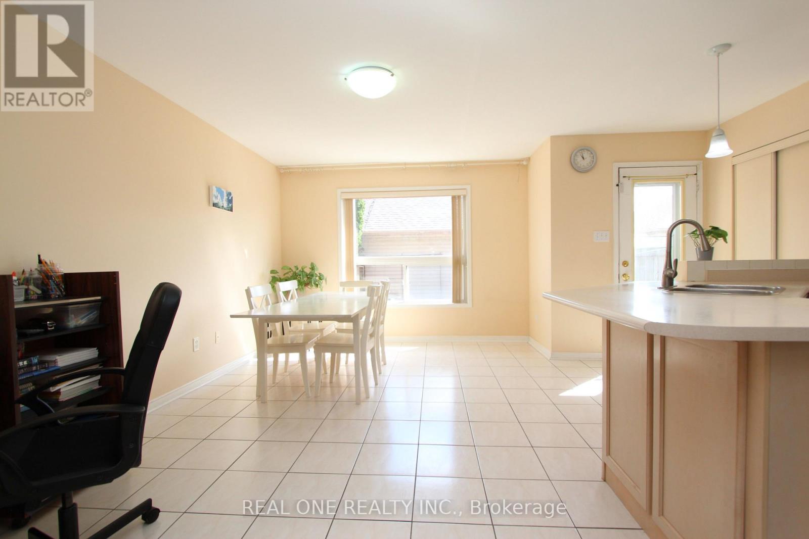 51 Forest Run Boulevard, Vaughan, Ontario  L4K 5J7 - Photo 9 - N12590124