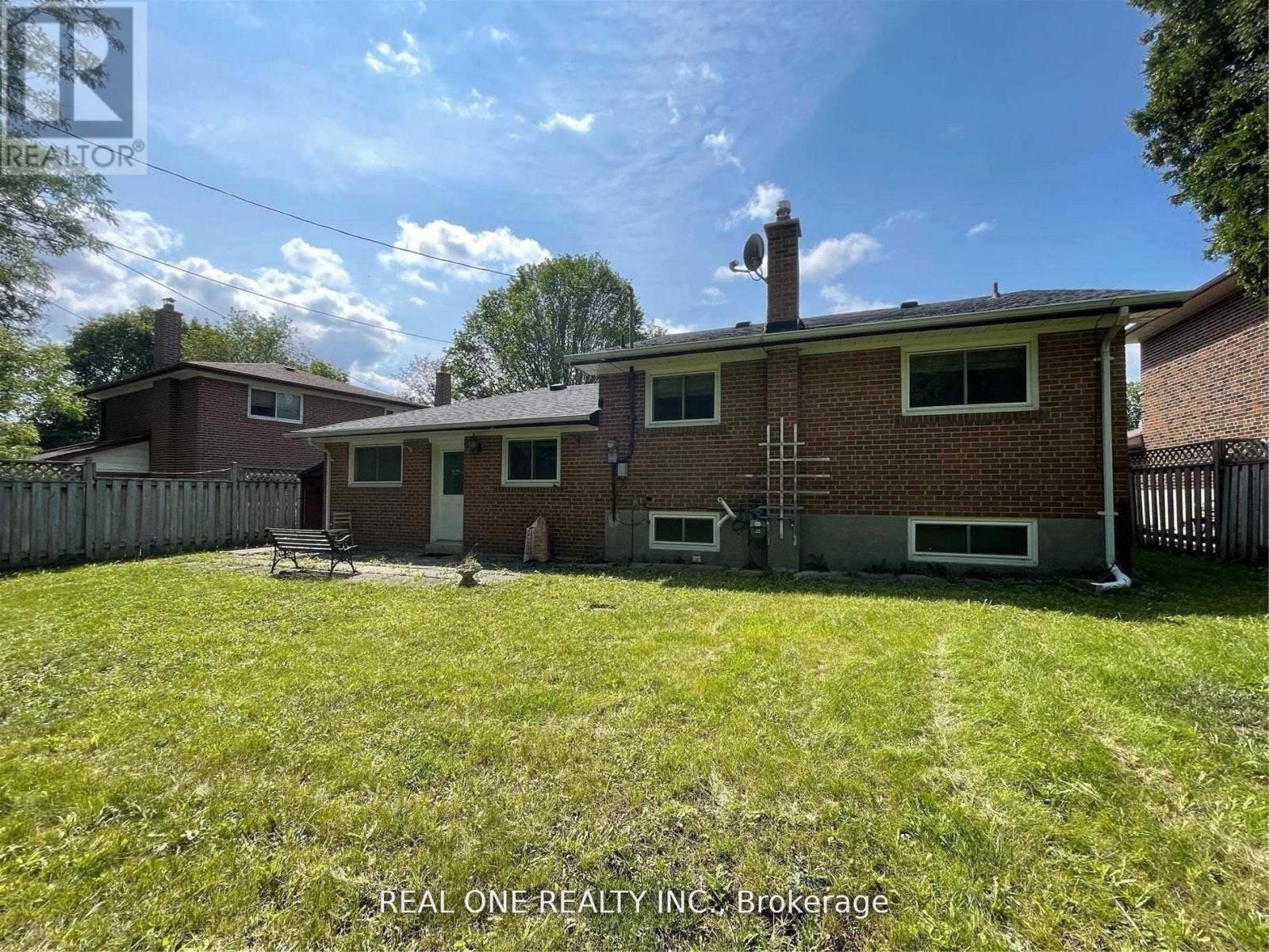 17 Valleycrest Avenue, Markham, Ontario  L3P 1H6 - Photo 15 - N12590202
