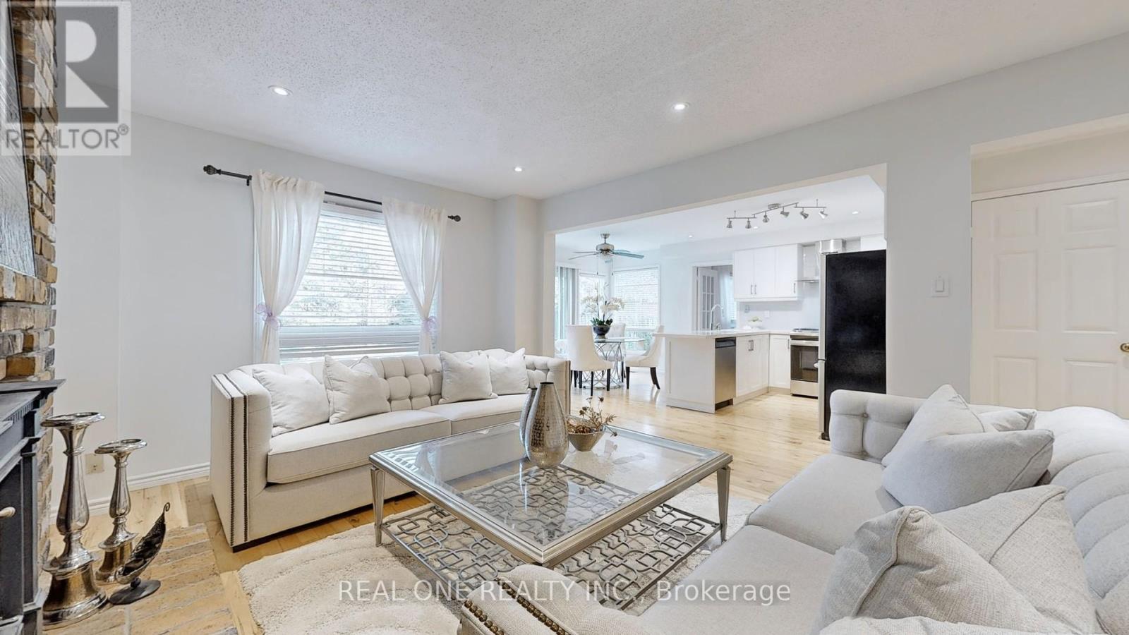 35 Aitken Circle, Markham (Unionville), Ontario  L3R 7L2 - Photo 8 - N12590212