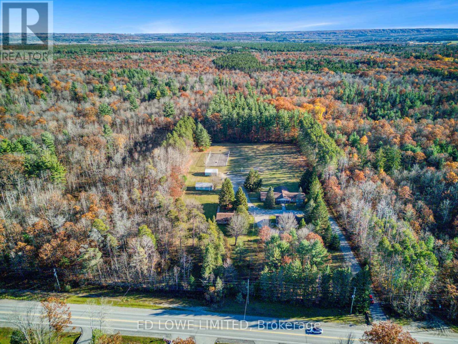 3761 Horseshoe Valley Road W, Springwater, Ontario L9X 1E8 - Photo 2 - S12590114