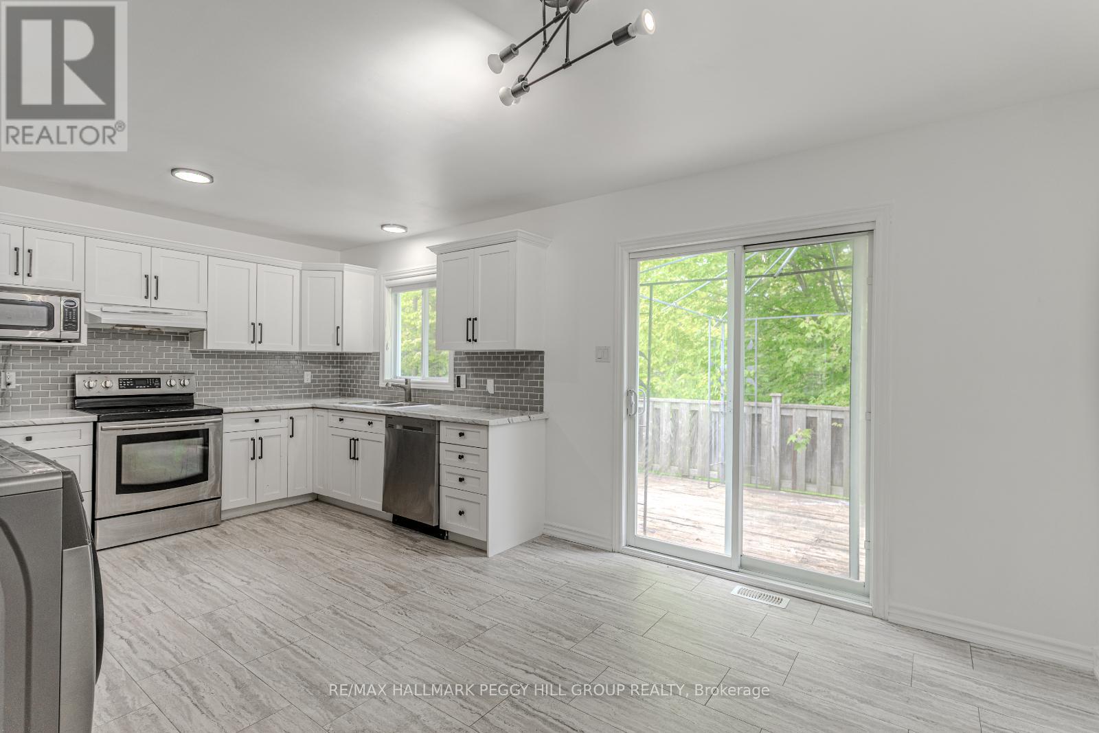 Upper - 32 54th Street S, Wasaga Beach, Ontario  L9Z 1W9 - Photo 2 - S12590118