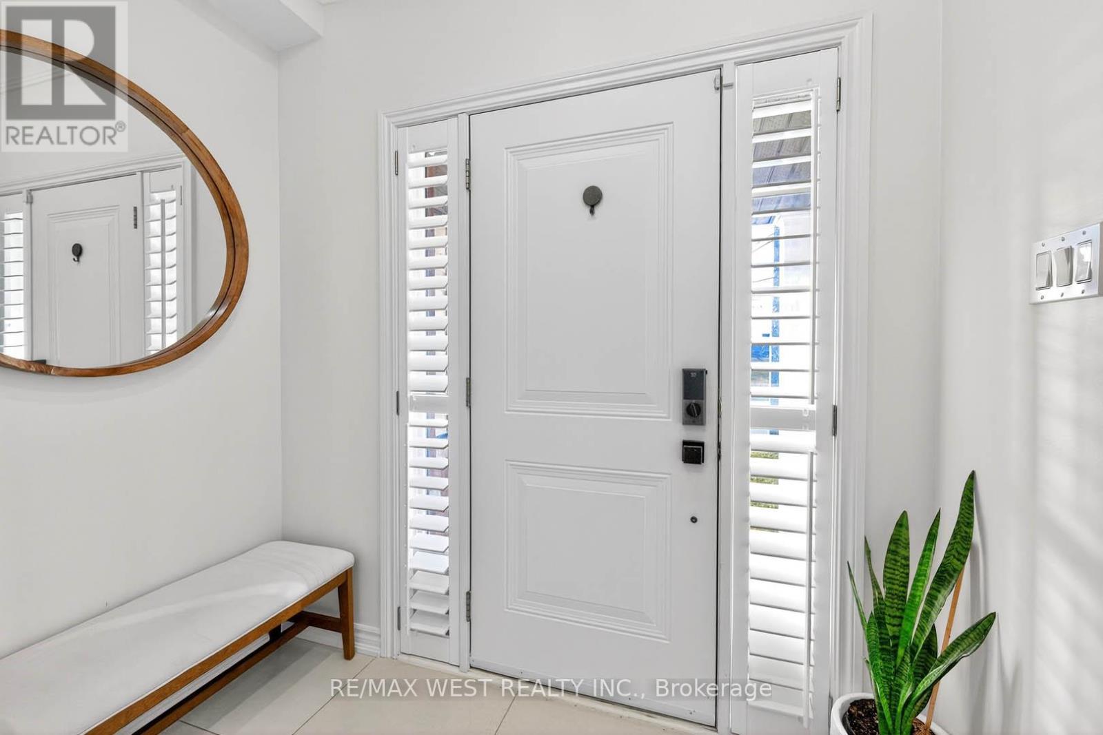 209 King Street South Street S, New Tecumseth, Ontario L9R 0A7 - Photo 5 - N12563522