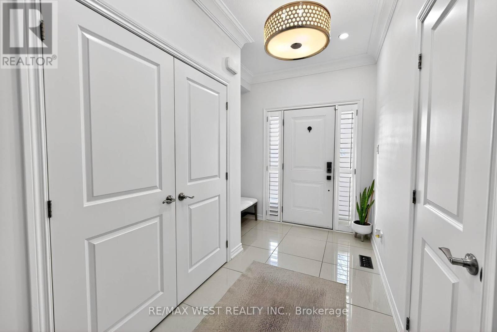 209 King Street South Street S, New Tecumseth, Ontario L9R 0A7 - Photo 6 - N12563522