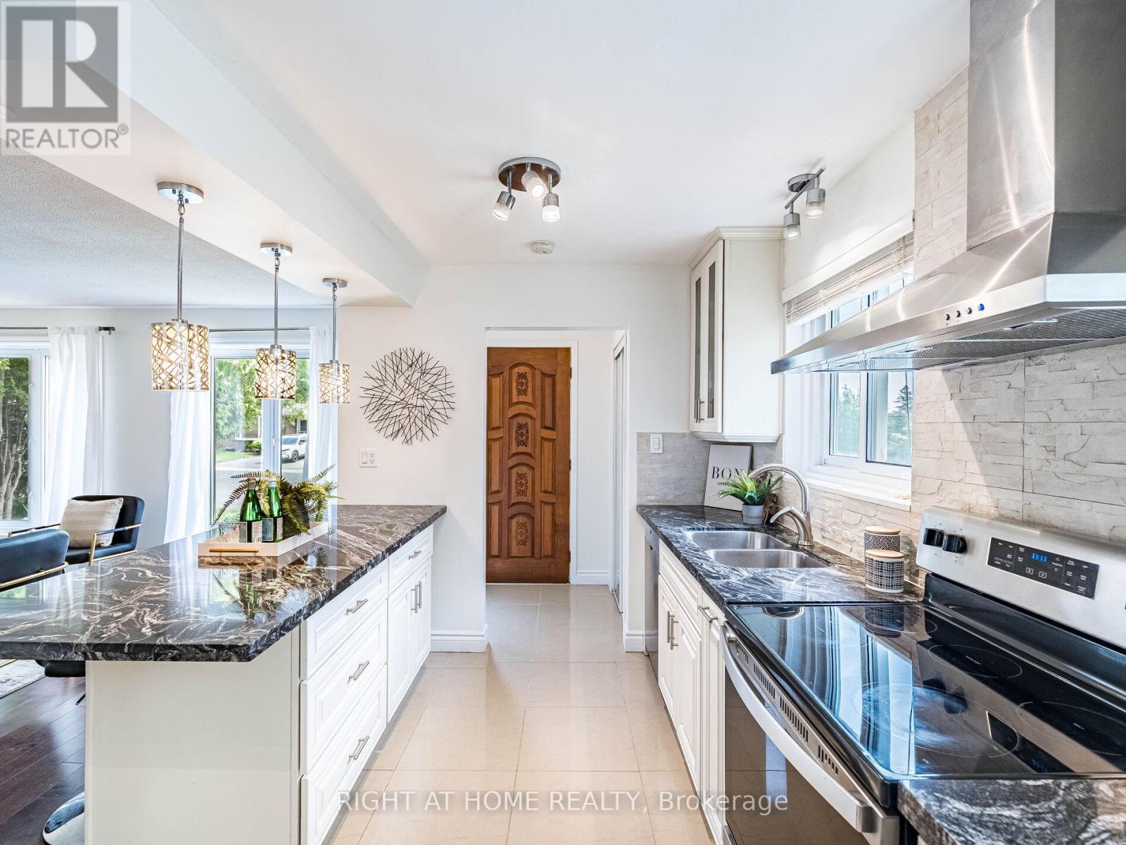 118 Bonham Boulevard, Mississauga, Ontario  L5M 1C7 - Photo 15 - W12445085