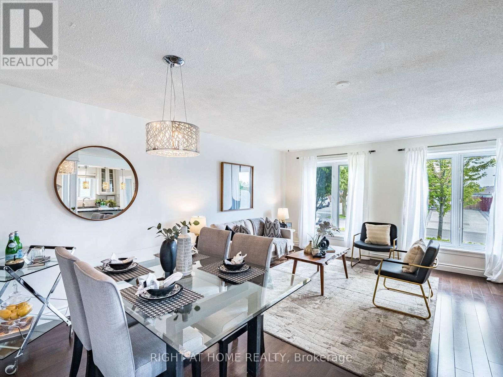 118 Bonham Boulevard, Mississauga, Ontario  L5M 1C7 - Photo 12 - W12445085