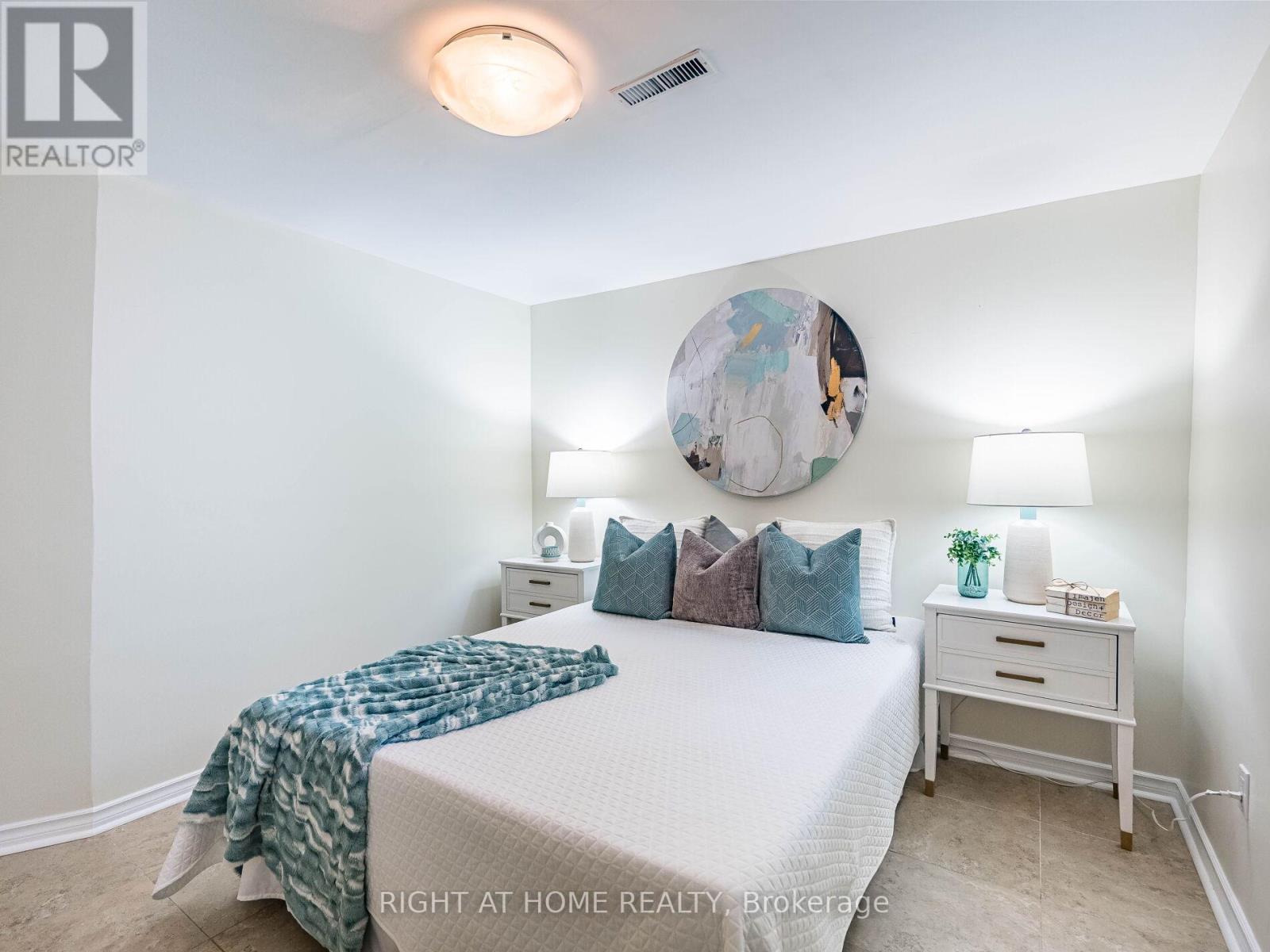 118 Bonham Boulevard, Mississauga, Ontario  L5M 1C7 - Photo 39 - W12445085