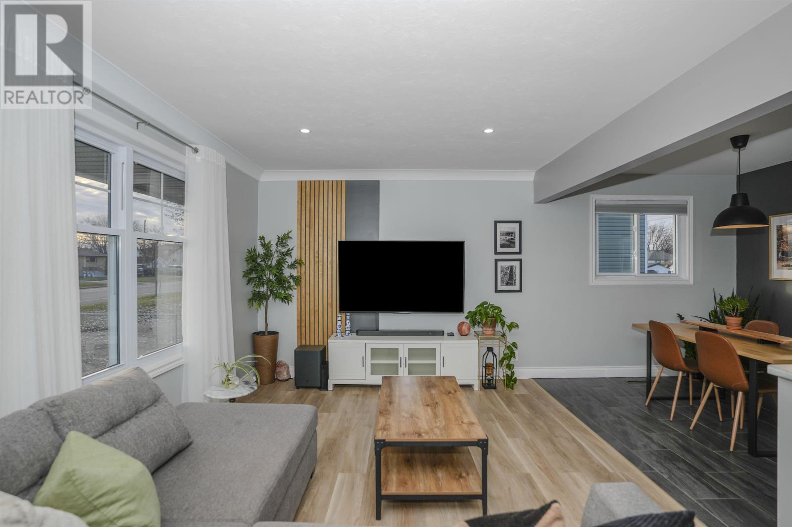 121 Walsh St W, Thunder Bay, Ontario P7E 4W5 - Photo 2 - TB253539