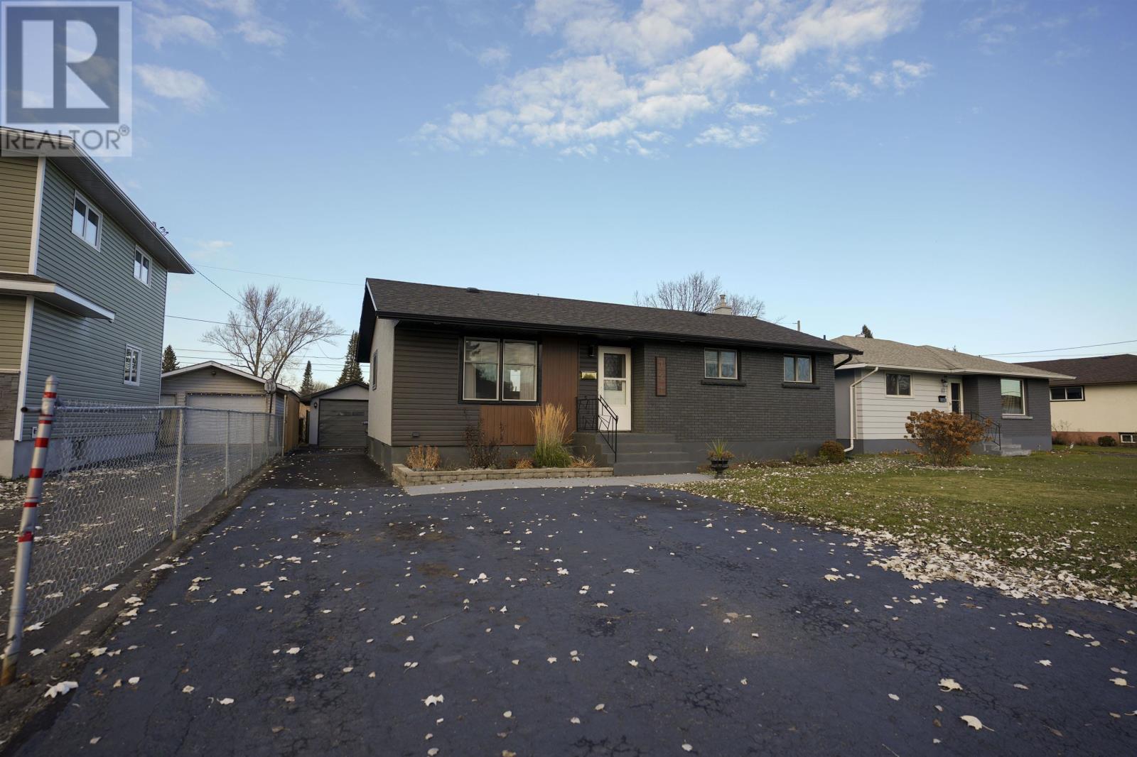 121 Walsh St W, Thunder Bay, Ontario P7E 4W5 - Photo 1 - TB253539
