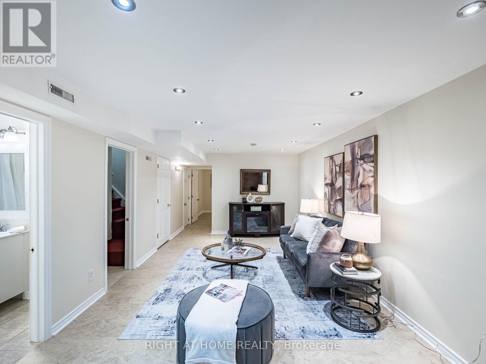 118 Bonham Boulevard, Mississauga, Ontario  L5M 1C7 - Photo 43 - W12445085