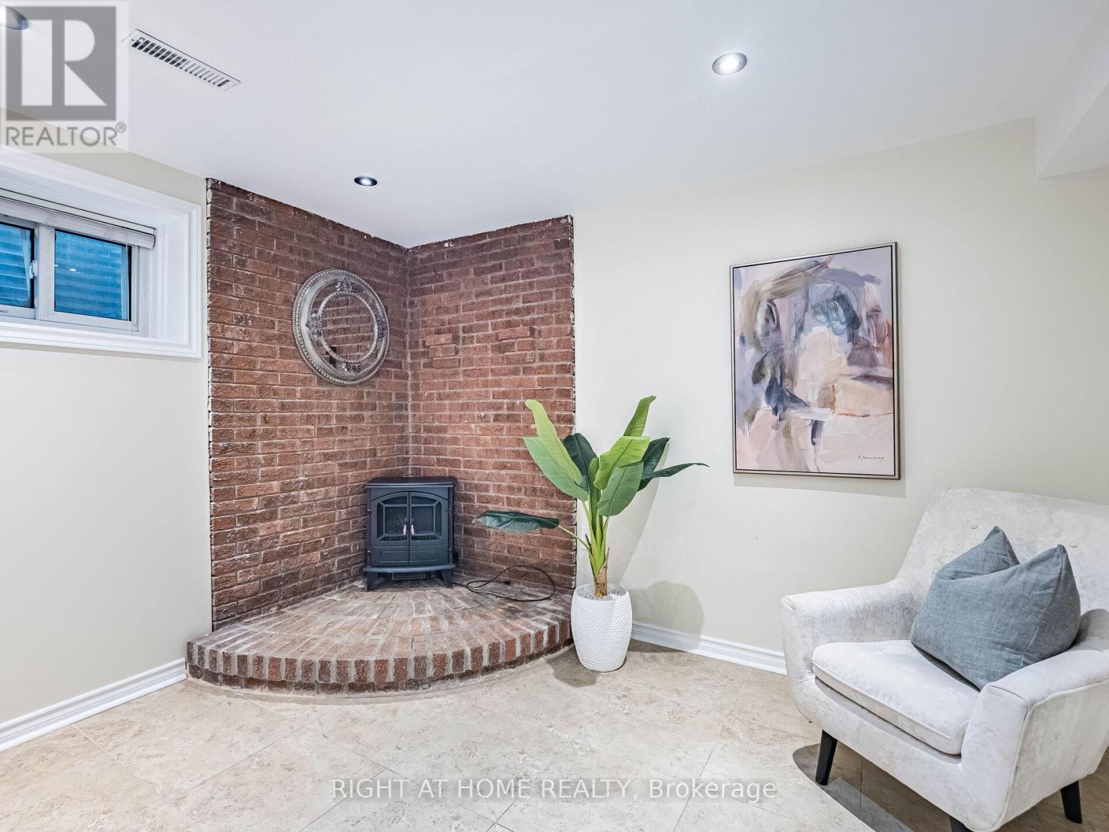 118 Bonham Boulevard, Mississauga, Ontario  L5M 1C7 - Photo 33 - W12445085