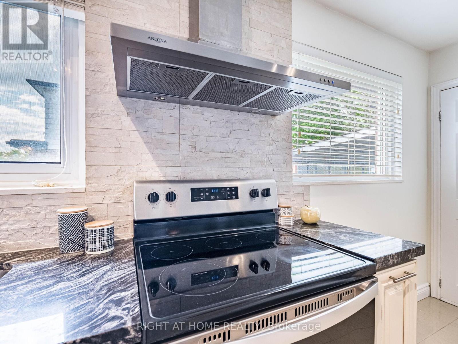 118 Bonham Boulevard, Mississauga, Ontario  L5M 1C7 - Photo 18 - W12445085