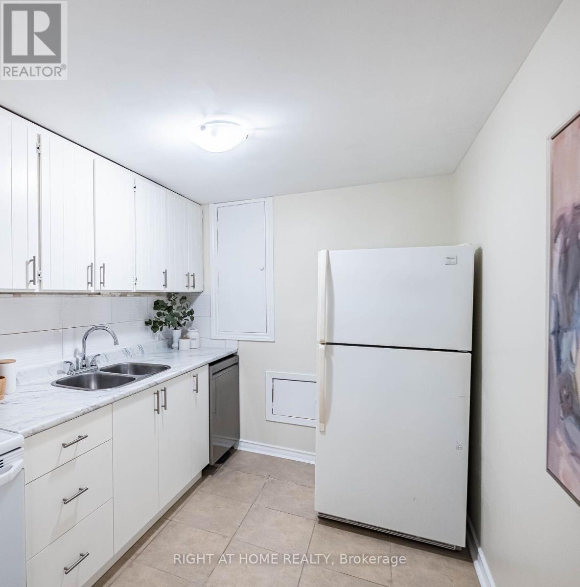 118 Bonham Boulevard, Mississauga, Ontario  L5M 1C7 - Photo 34 - W12445085