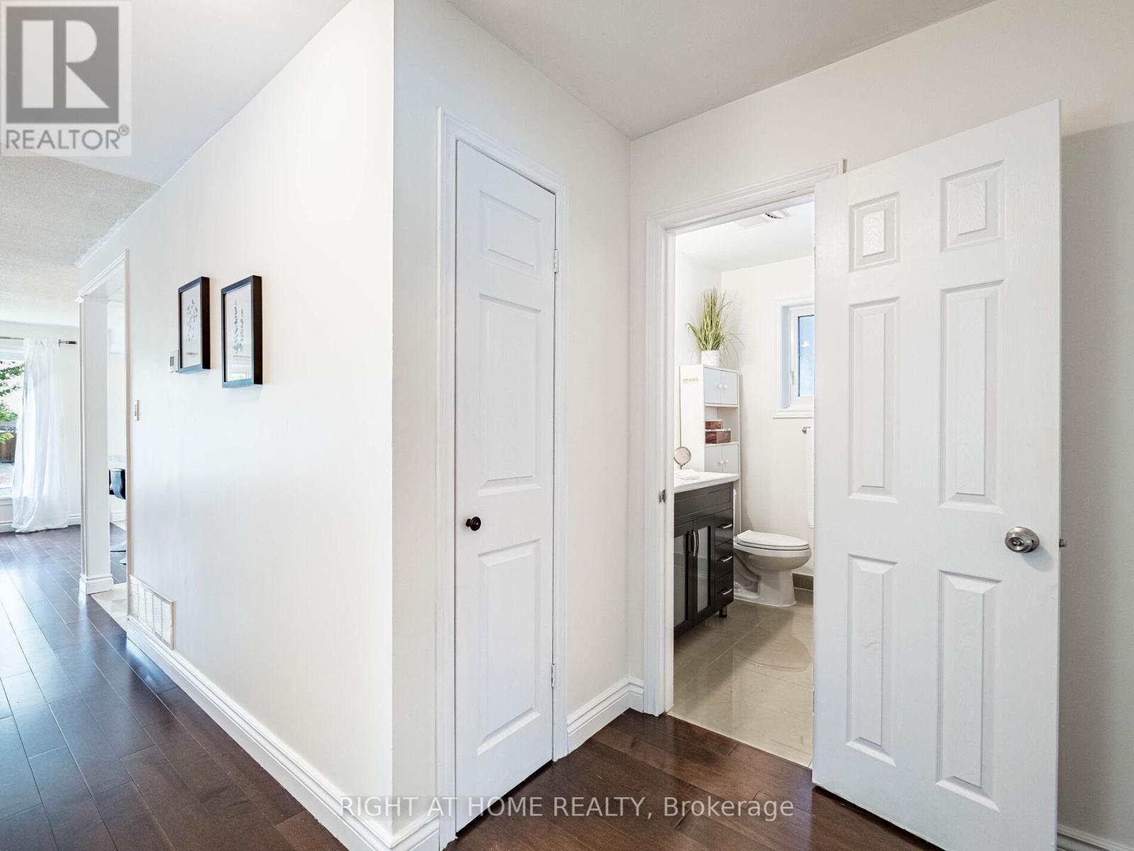 118 Bonham Boulevard, Mississauga, Ontario  L5M 1C7 - Photo 20 - W12445085